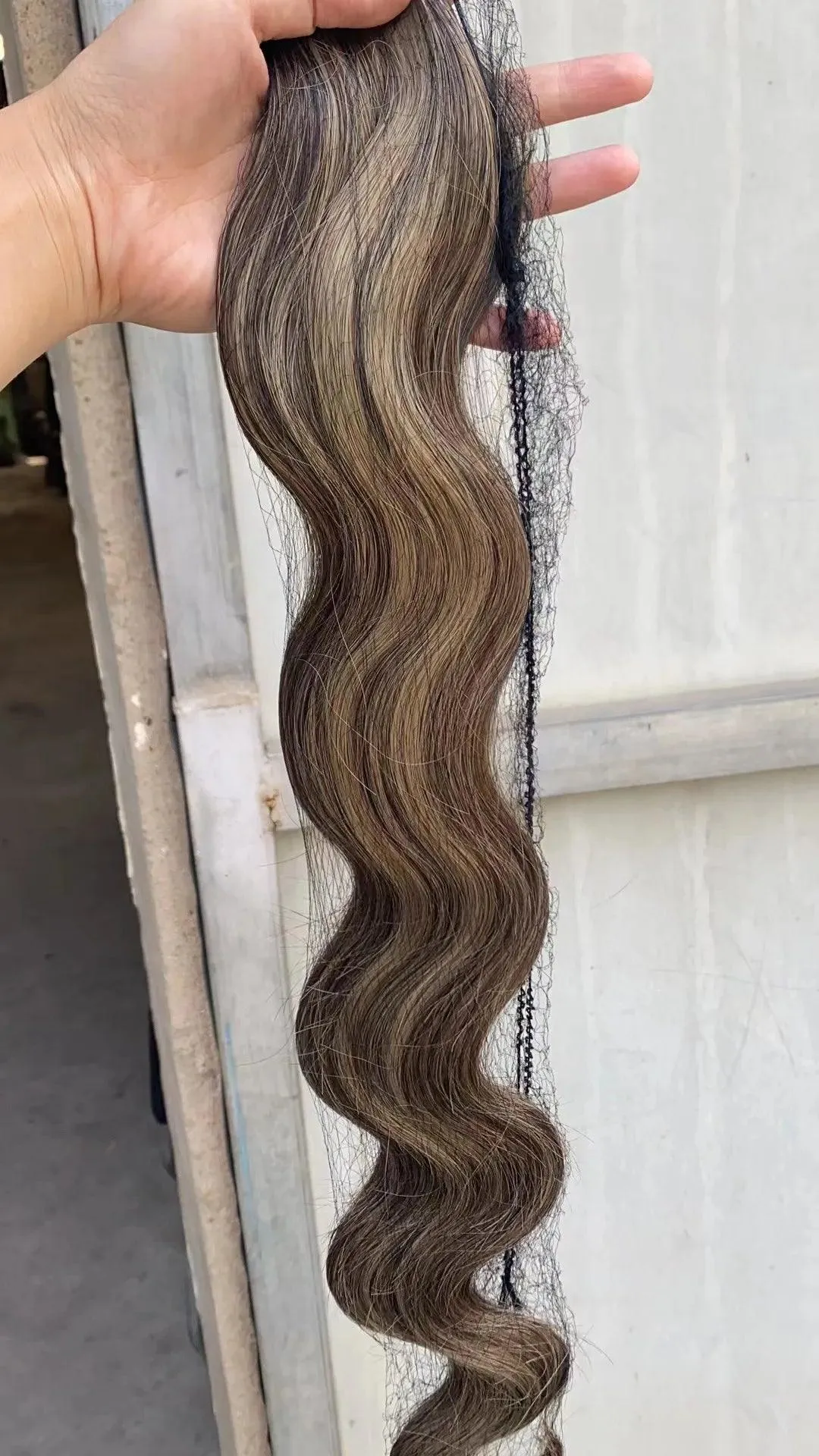 Colorful Body Wave Hair Bundles: Vibrant Blonde Extensions for Dynamic Style